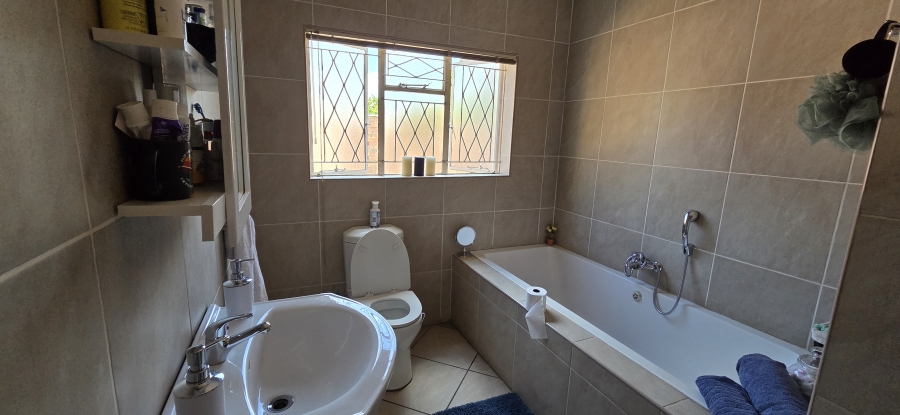 4 Bedroom Property for Sale in Hillcrest Northern Cape